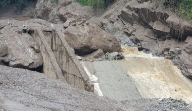 बाढीले विद्युत् आयोजनाको पावर हाउस बगायो