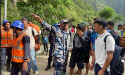 भोटेकोशी आएको बाढिले विस्थापित भएका ४८५ जनाको सुरक्षित गन्तव्यतर्फ पठाईयो