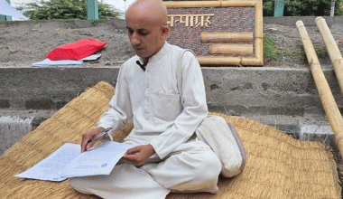 बाँस प्रवर्द्धनमा जुटेका नगर प्रमुख सत्याग्रहमा