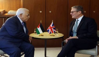 बेलायतका प्रधानमन्त्री स्टार्मर र प्यालेस्टिनी राष्ट्रपति अब्बासबीच फोनवार्ता
