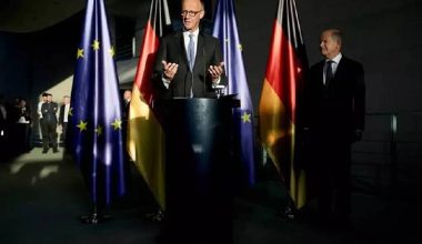 ब्रेक्जिटपछिको न्यानो सम्बन्धका बीच मर्जको लन्डनको पहिलो भ्रमण