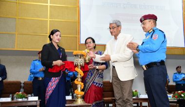 गृहमन्त्री लेखकद्वारा ट्राफिक सचेतना कक्षा शुभारम्भ