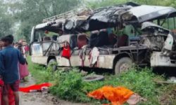 भारत : सडक दुर्घटनामा १८ हिन्दू तीर्थयात्रीको मृत्यु