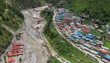 केरूङमा अलपत्र नेपालीलाई स्वदेश फर्काइँदै