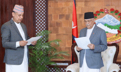 कुलपतिसमक्ष त्रिविका उपकुलपतिको सपथ