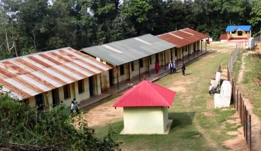 कक्षाकोठालाई वस्तुभाउबाट जोगाउन विद्यालयमा घेराबारा