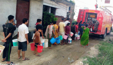 नेपाली सेनाद्वारा वीरगञ्जमा पानी वितरण