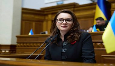 जेलेन्स्कीद्वारा युद्ध प्रयासलाई पुनर्जीवित गर्न नयाँ प्रधानमन्त्री नियुक्त