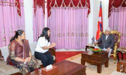राष्ट्रपतिसँग विपिन जोशीका परिवारको भेट