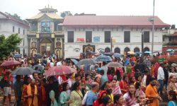 पशुपतिनाथ मन्दिर लगायत देशभरका शिवालयमा भक्तजन घुइँचो