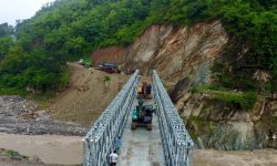 मन्त्री दाहाल र राजदूत श्रीवास्तवद्वारा हेवा खोला बेलिब्रिज उद्घाटन