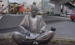 जापानमा सामन्ती सरदारको मूर्तिको शिर छेदन