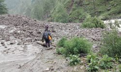 गमगढी-बालै-पिना सडक अवरुद्ध, हिँड्नसमेत समस्या