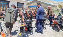 लोघेकरका किसानलाई अनुदानमा हातेट्याक्टर