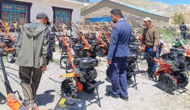 लोघेकरका किसानलाई अनुदानमा हातेट्याक्टर