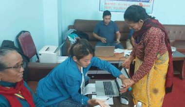 लाभग्राही बसेको ठाउँमा पुगेर सामाजिक सुरक्षाभत्ता नवीकरण गरिँदै