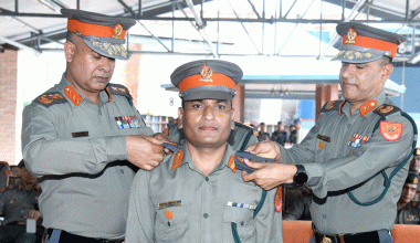 बढुवा भएका सशस्त्रका अधिकृतहरुलाई दर्ज्यानी चिन्ह प्रदान