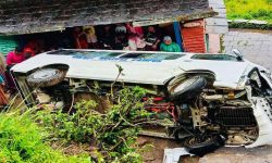 विद्यार्थी बोकेको भ्यान दुर्घटना हुँदा छ घाइते