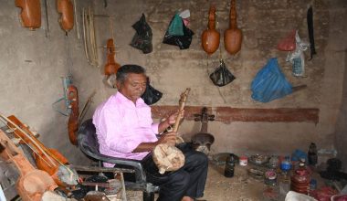 बिक्न छाडे सारङ्गी, सुनिन छाड्यो धुन