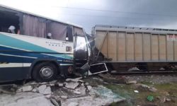 रुसी रेल र बस ठोक्किँदा एक जनाको मृत्यु, ११ घाइते