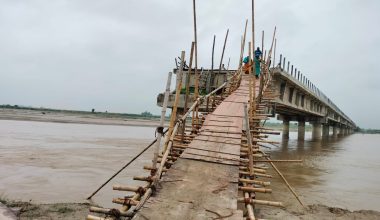 तीनवर्षमा सम्पन्न हुनुपर्ने कमला नदीको पुल १४ वर्ष पनि अधुरै