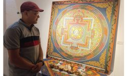 पाँच कलाकारका कला : काठमा बालुवा भरेको थाङ्कादेखि धार्मिक र मिथिला कलासम्म