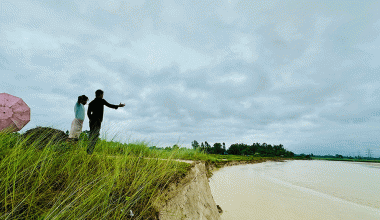 नदीको कटानले बस्ती जोखिममा