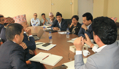 मन्त्री भण्डारीद्वारा रासायनिक मल आपूर्तिलगायत विषयमा सरोकार भएकाहरूसँग छलफल