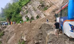 सुक्खा पहिरोले नारायणगढ–मुग्लिन सडकखण्ड अवरुद्ध