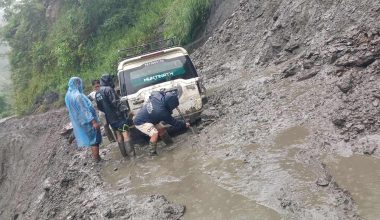 पहिरोले बेनी–जोमसोम सडकको यात्रा असहज बन्दै