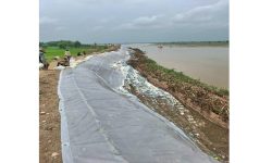 राप्ती नदीमा आपत्कालीन तटबन्ध निर्माण