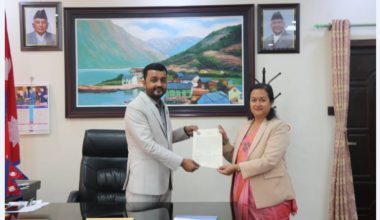 खानेपानीमन्त्री यादव र सचिव बज्राचार्यबीच कार्यसम्पादन सम्झौता