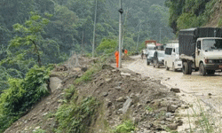 एकतर्फी सञ्चालनमा पहिराेले अवरुद्ध सिद्धार्थ राजमार्ग