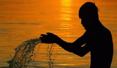 कोलमतीघाटमा स्नान गरिँदै