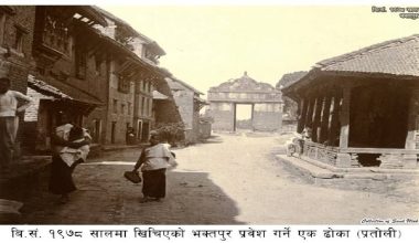 वि.सं. १९९० को महाभूकम्पपछिको पुनर्निर्माण र भक्तपुरका ऐतिहासिक ढोकाहरूको कथा