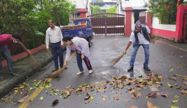 पत्रकारद्वारा जिल्ला प्रशासन कार्यालयको सरसफाइ