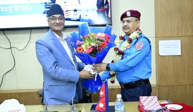 गृह मन्त्रालयद्वारा सेवा निवृत्त हुन लागेका प्रहरी महानिरीक्षक थापाको बिदाइ