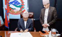 अर्थमन्त्री खनालद्वारा सामान्य प्रशासन मन्त्रालयमा पदबहाली