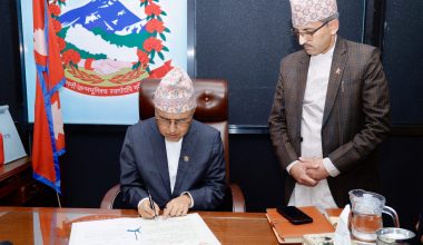 अर्थमन्त्री खनालद्वारा सामान्य प्रशासन मन्त्रालयमा पदबहाली