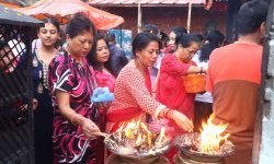 शक्तिपीठमा दर्शनार्थीकोे घुइँचो