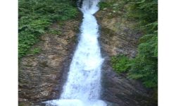 बाढीको चपेटाले ओझेलमा पर्‍यो ‘पञ्चकन्या झरना’