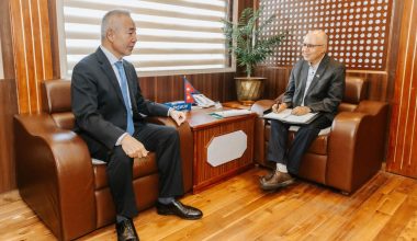 अर्थमन्त्री खनाल र जापानका राजदूतबीच भेट