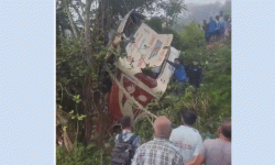 रात्रिबस दुर्घटना हुँदा २१ जना घाइते