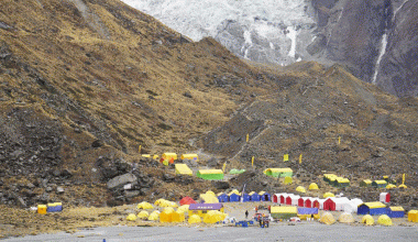 पदमार्गका लागि अन्नपूर्ण आधार शिविरमा पर्यटकको चहलपहल
