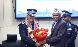 नवनियुक्त ३२औँ आईजीपी खापुङले लगाए दर्ज्यानी चिह्न