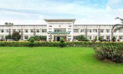 निजामती कर्मचारी अस्पतालमा घाइतेको उपचार हुँदै