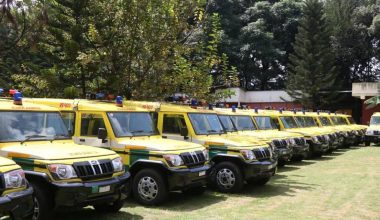 दुर्गम क्षेत्रका गाउँपालिकालाई काठमाडौं महानगरले गर्याे एम्बुलेन्स वितरण