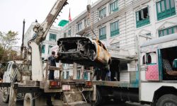 सिंहदरबारबाट आगजनी गरिएका सवारीसाधन हटाइँदै