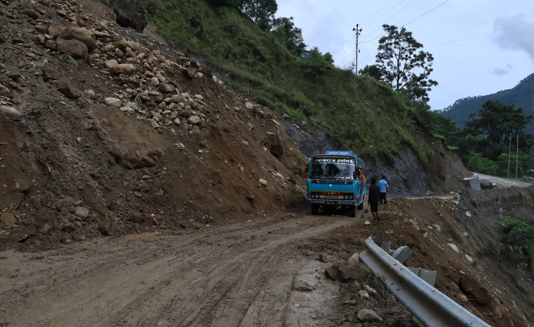 दुई दिनपछि बेनी–दरवाङ सडक सञ्चालन