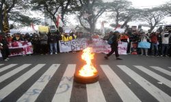 इन्डोनेसियामा विरोध प्रदर्शनमा १० को मृत्यु, सयौँ घाइते